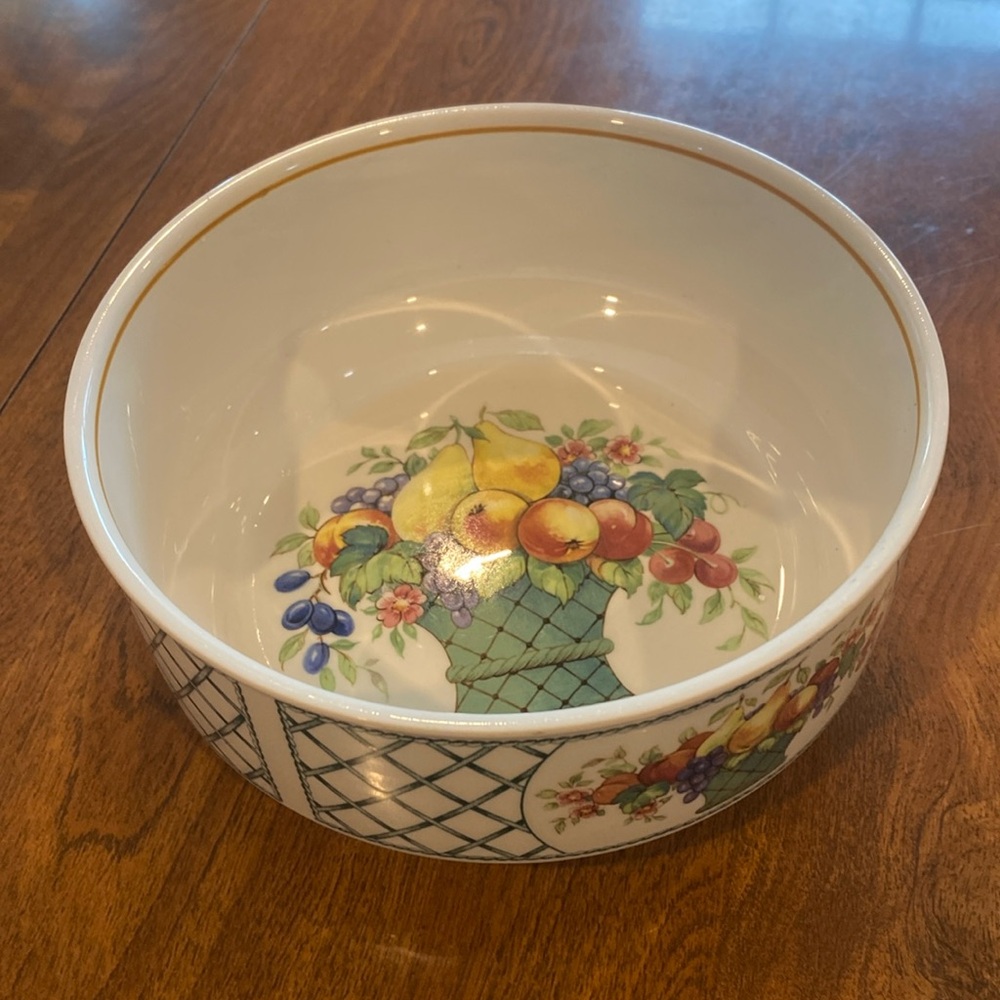 Villeroy & Boch Basket 7 1/2” Round Serving Bowl Made in Germany EXCELLENT
